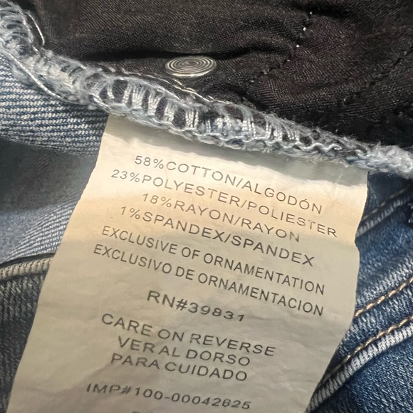 Rewind Women's / Juniors Cropped Released Raw hem Distressed Jeans size 3 - Picture 8 of 8